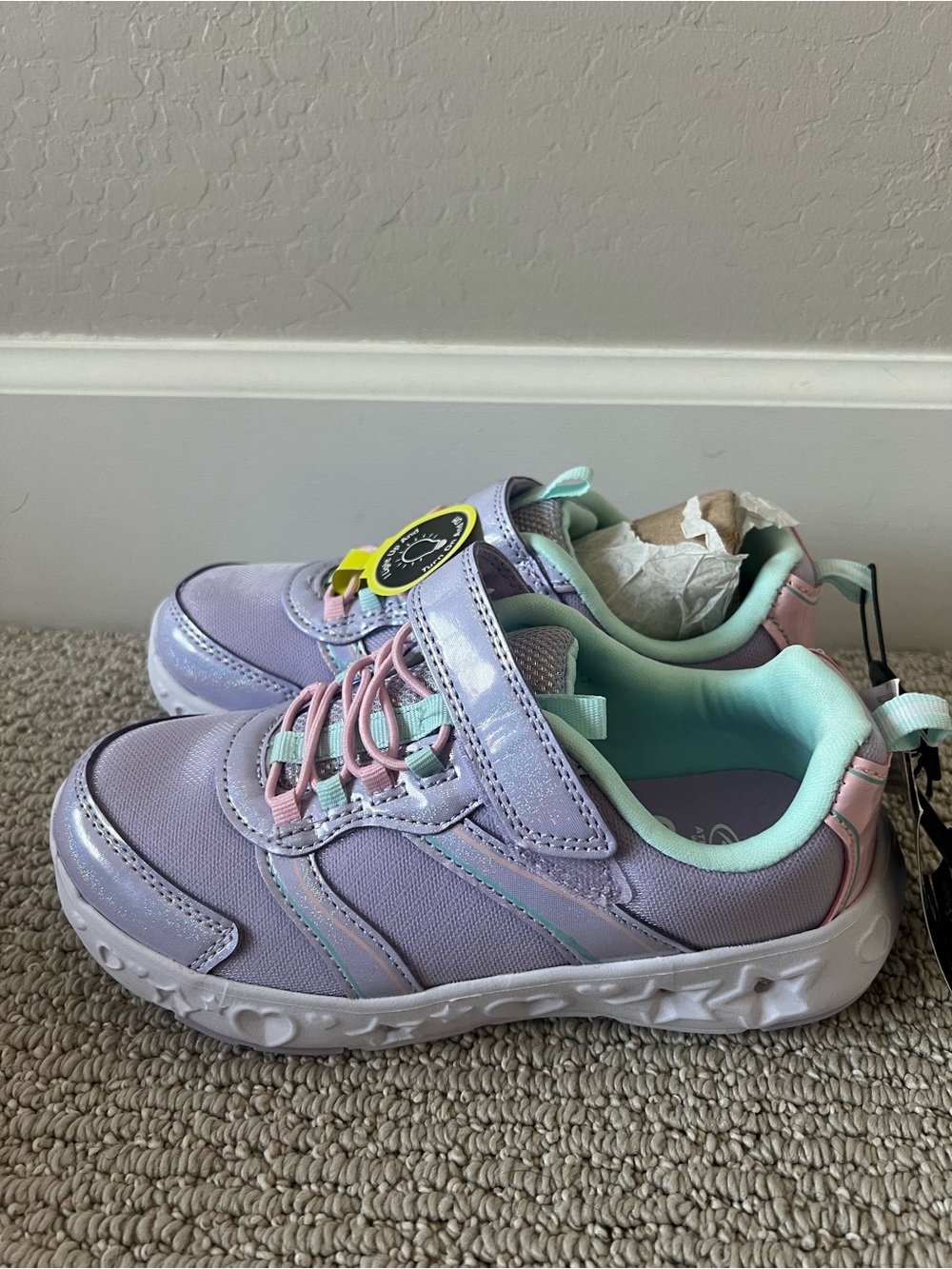 Athletic Works Little Girl & Big Girl Star Light-Up Sneakers size2 NWT $15